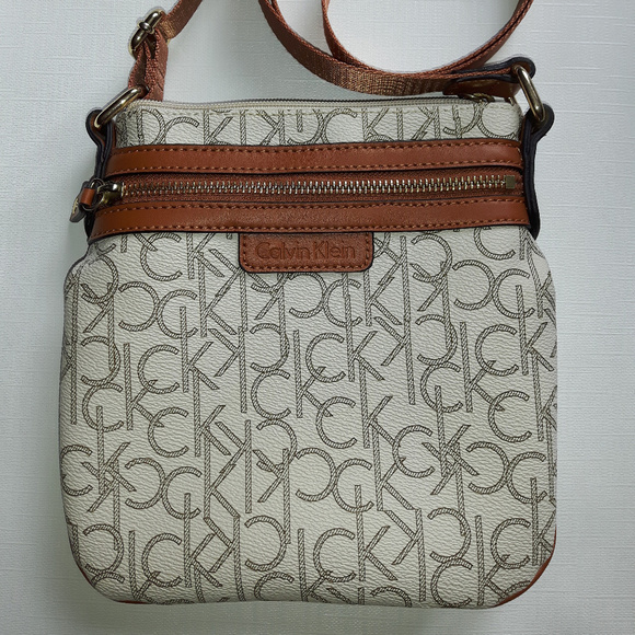 CLASSIC Calvin Klein Monogram Purse - Picture 1 of 4